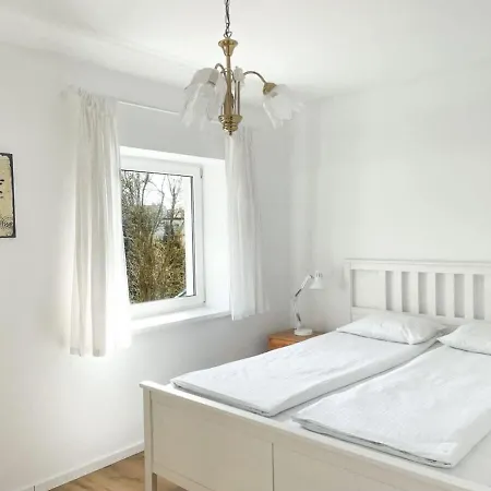 Duzy Z Ogrodkiem I Parkingiem By Renters Apartment *