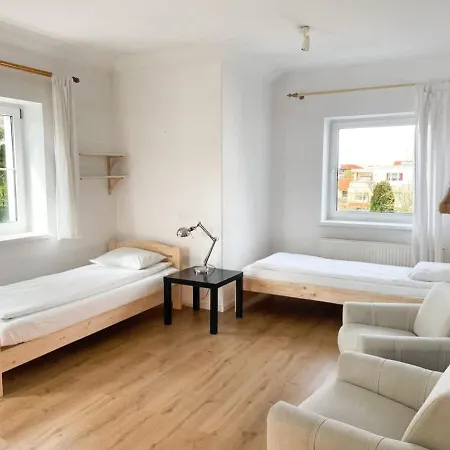 Duzy Z Ogrodkiem I Parkingiem By Renters Apartment *